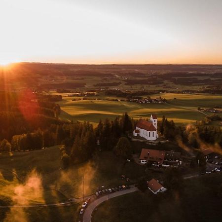 Panoramagasthof auf dem Auerberg Bernbeuren Bagian luar foto