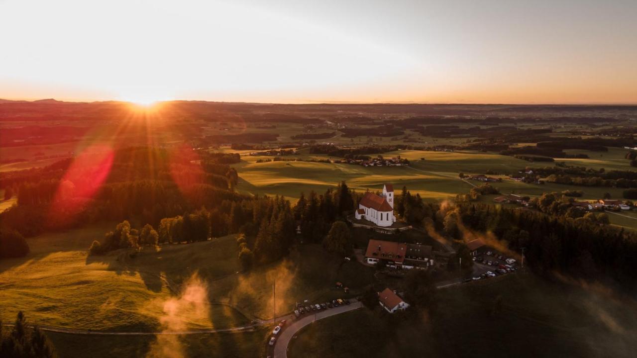 Panoramagasthof auf dem Auerberg Bernbeuren Bagian luar foto