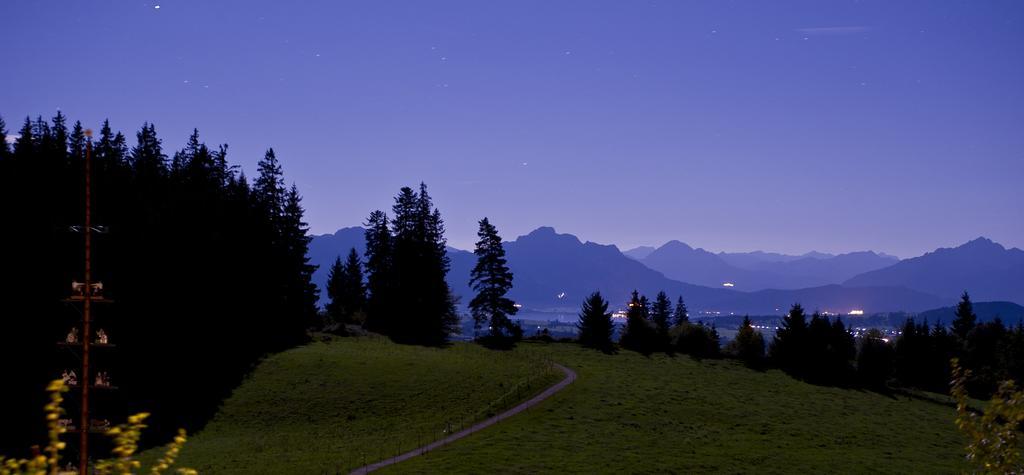 Panoramagasthof auf dem Auerberg Bernbeuren Bagian luar foto
